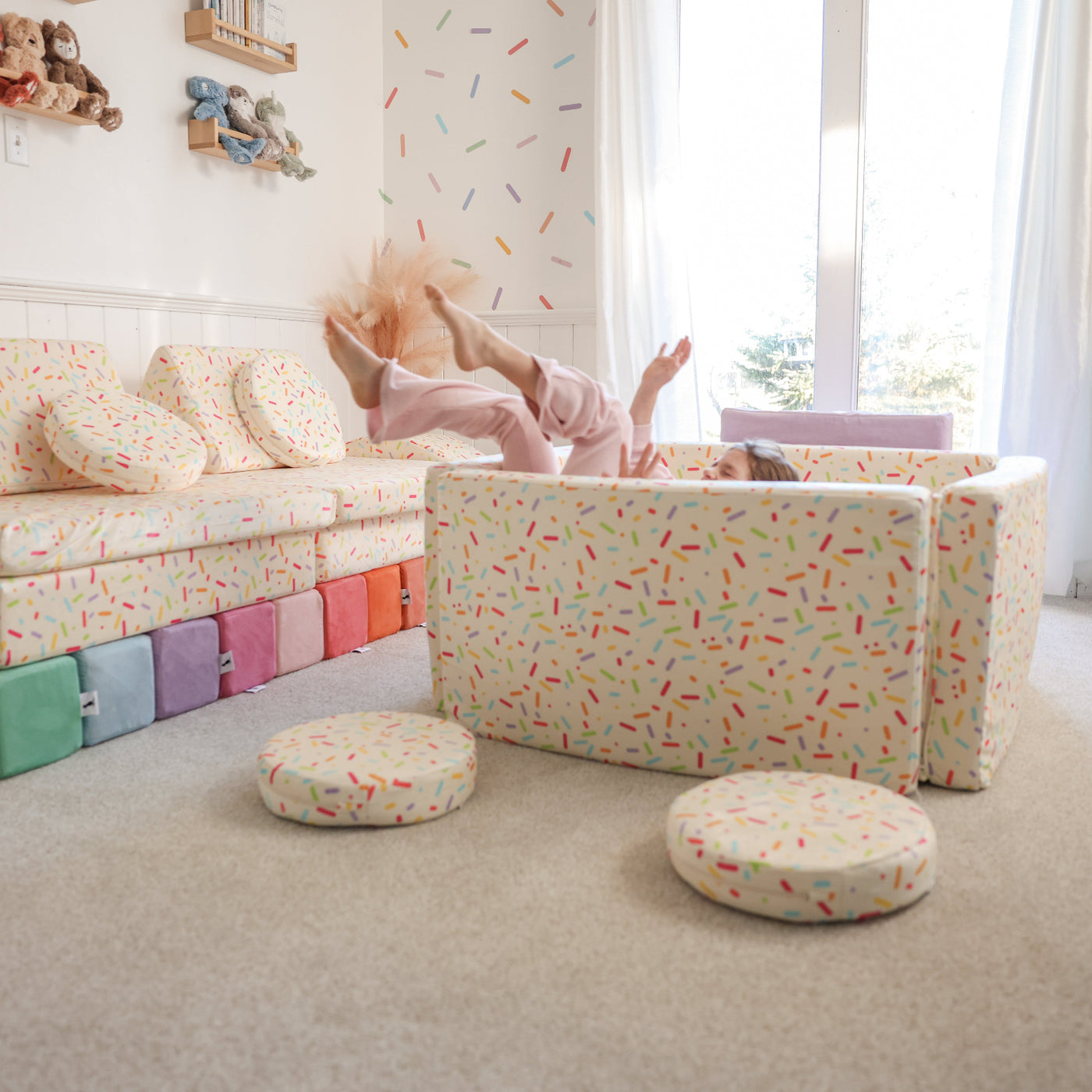 #color_pouch-cream-sprinkles