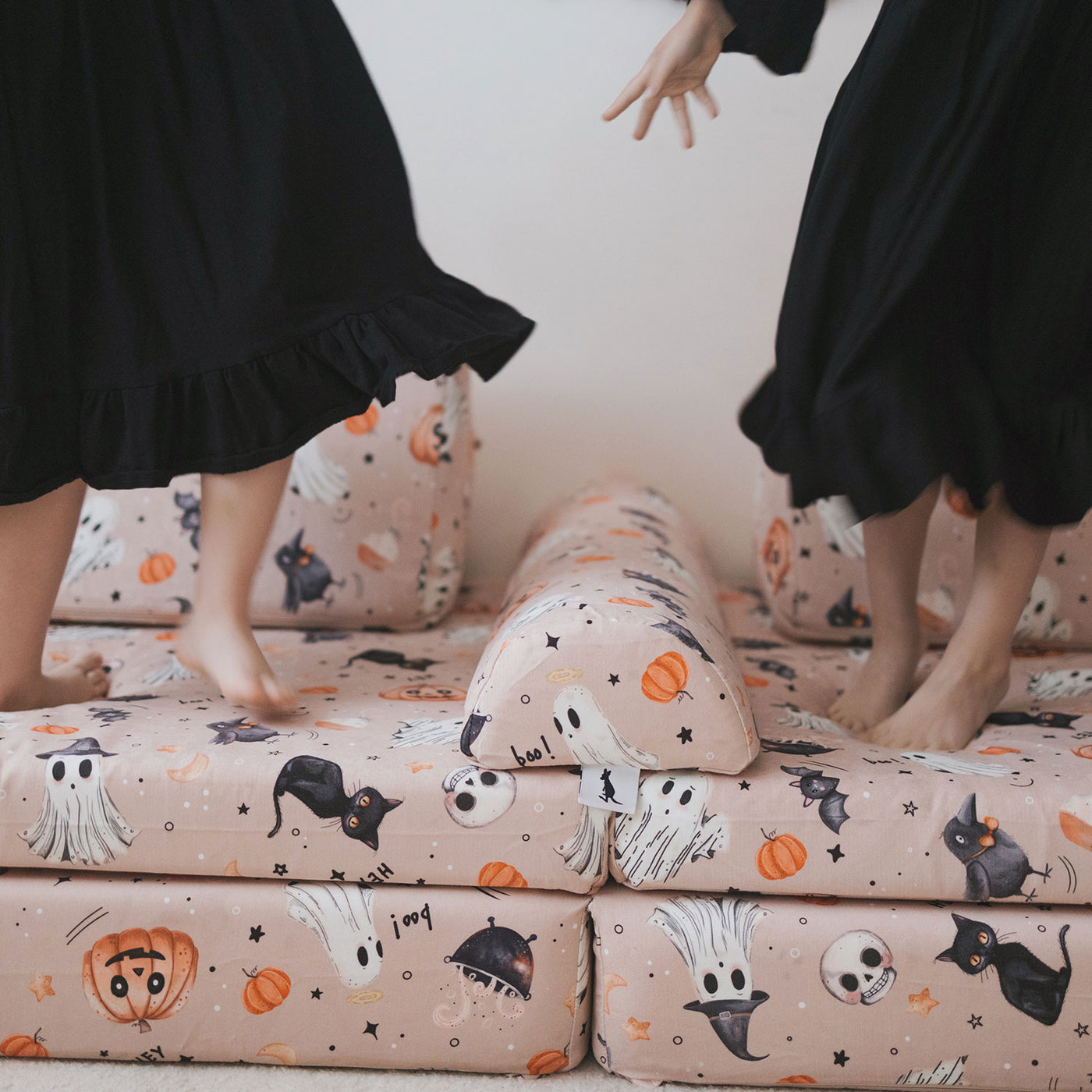 #color_the-joey-play-couch-cover-set-little-haunts